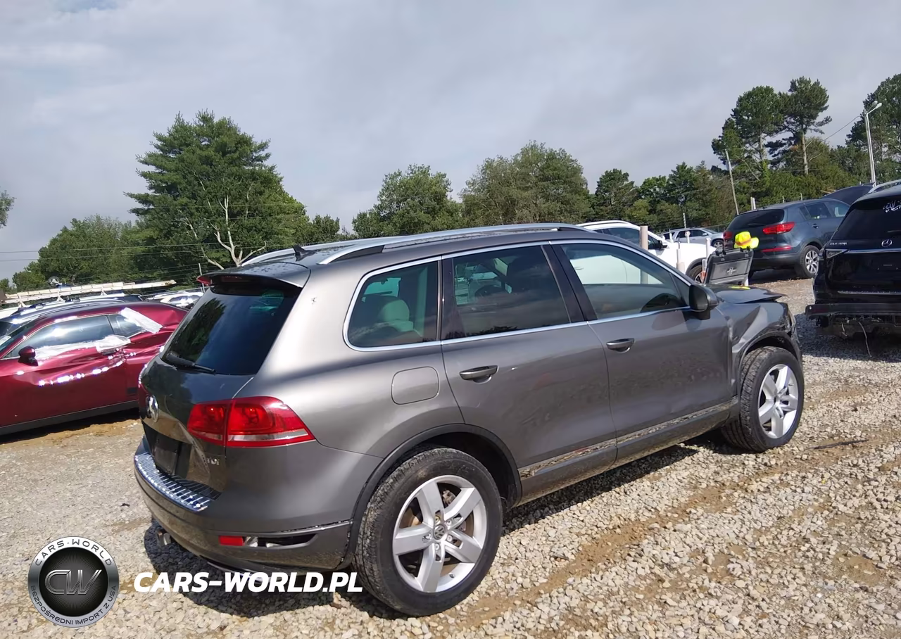 2013 Volkswagen Touareg Tdi Lux VIN:WVGEP9BP0DD006651 - 4