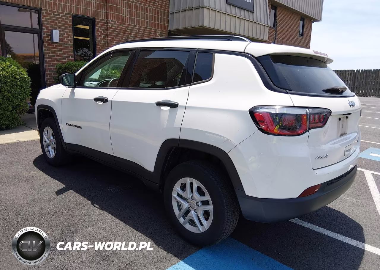 2018 Jeep Compass Sport 4X4 VIN:3C4NJDAB6JT392240 - 3