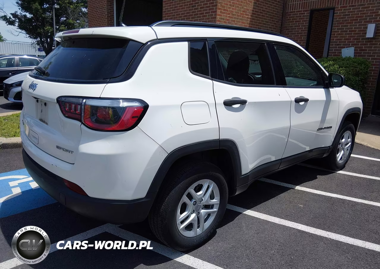 2018 Jeep Compass Sport 4X4 VIN:3C4NJDAB6JT392240 - 4