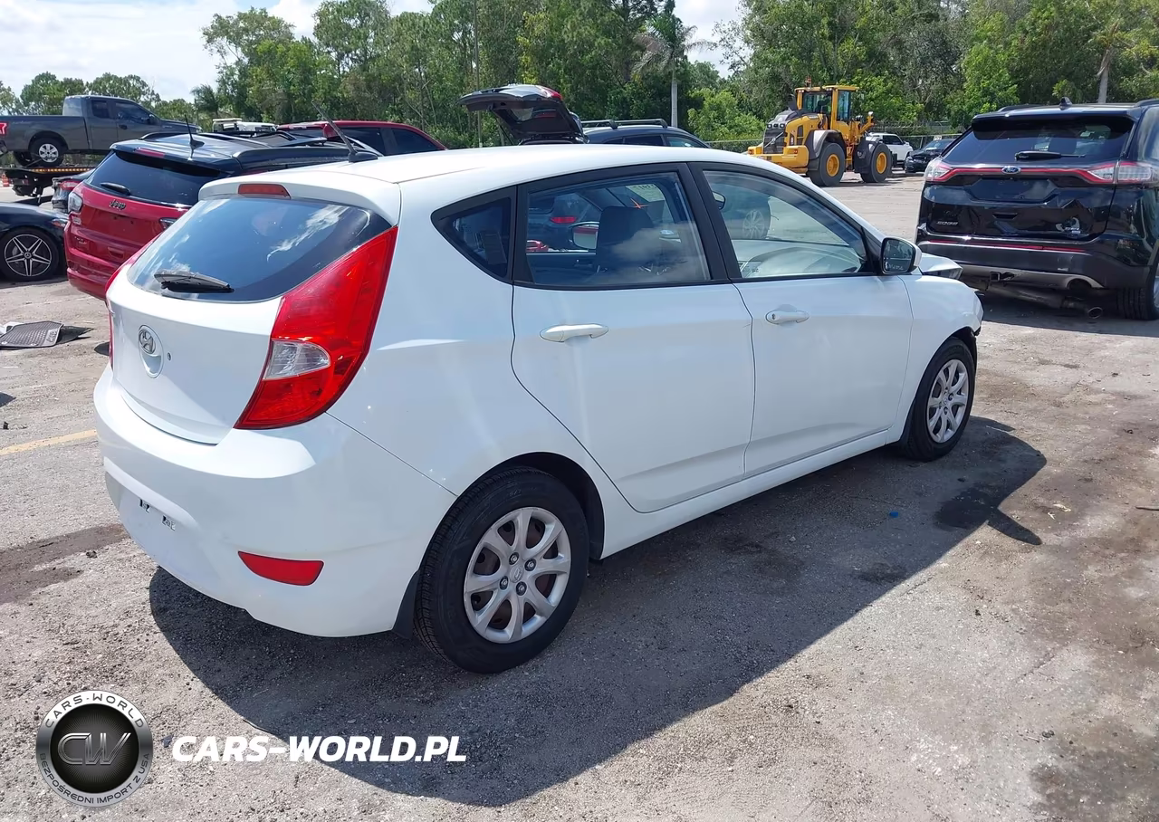2013 Hyundai Accent Gs VIN:KMHCT5AE1DU127376 - 4