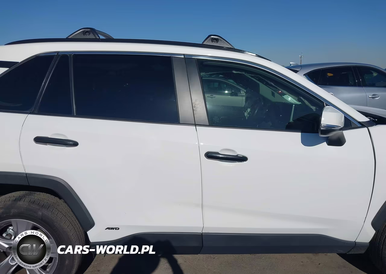 2023 Toyota Rav4 Hybrid Xle VIN:JTMRWRFV6PD195652 - 13