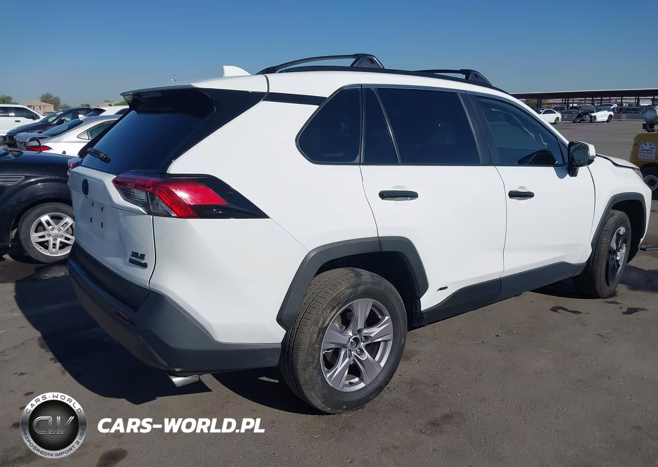 2023 Toyota Rav4 Hybrid Xle VIN:JTMRWRFV6PD195652 - 4