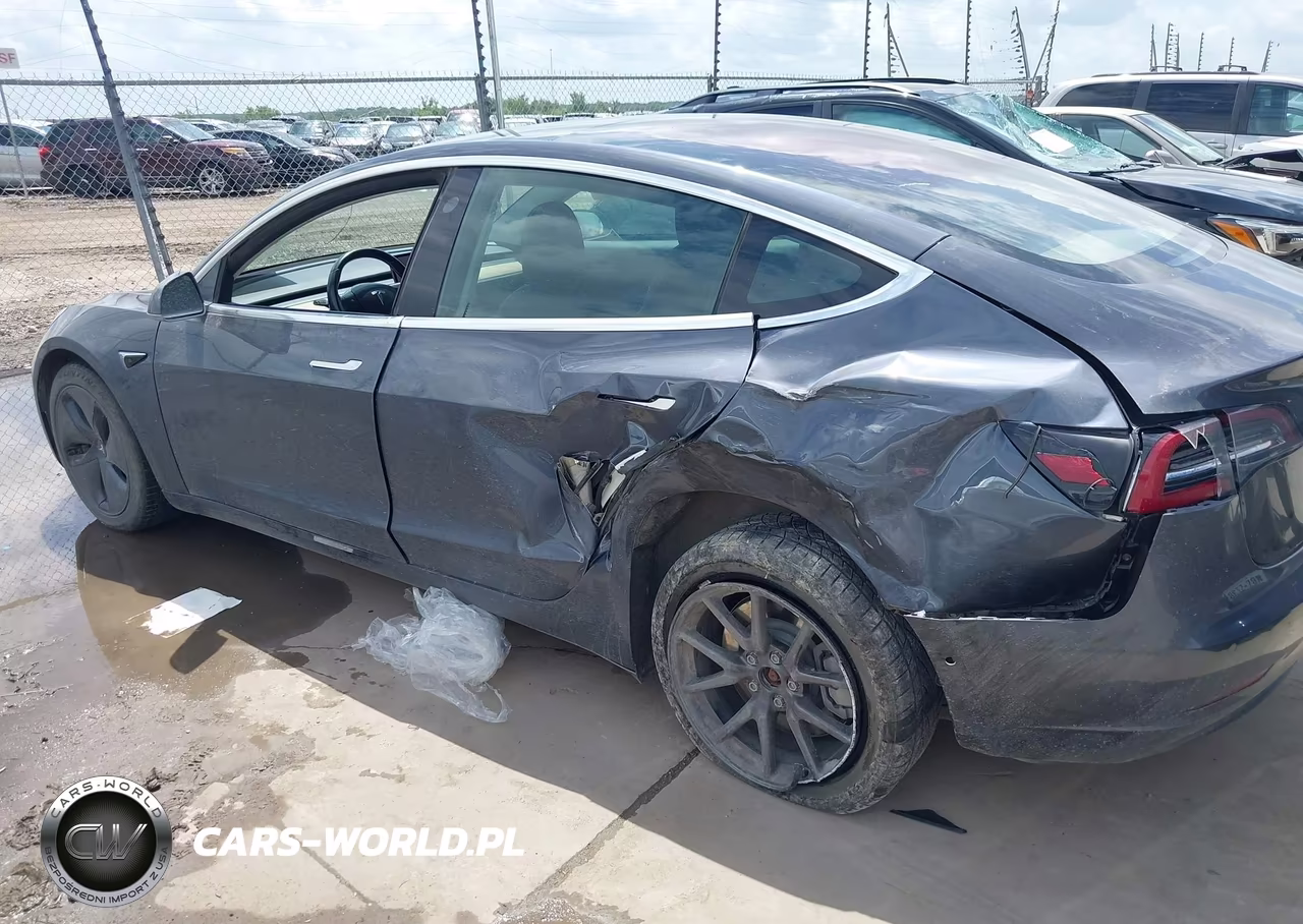 2018 Tesla Model 3 Long Range-Mid Range VIN:5YJ3E1EA2JF158221 - 13