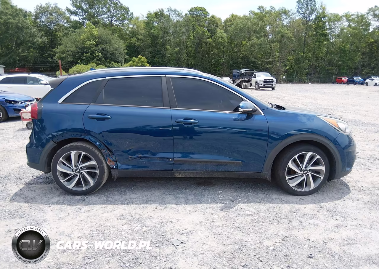 2018 Kia Niro Touring VIN:KNDCE3LC2J5174405 - 13
