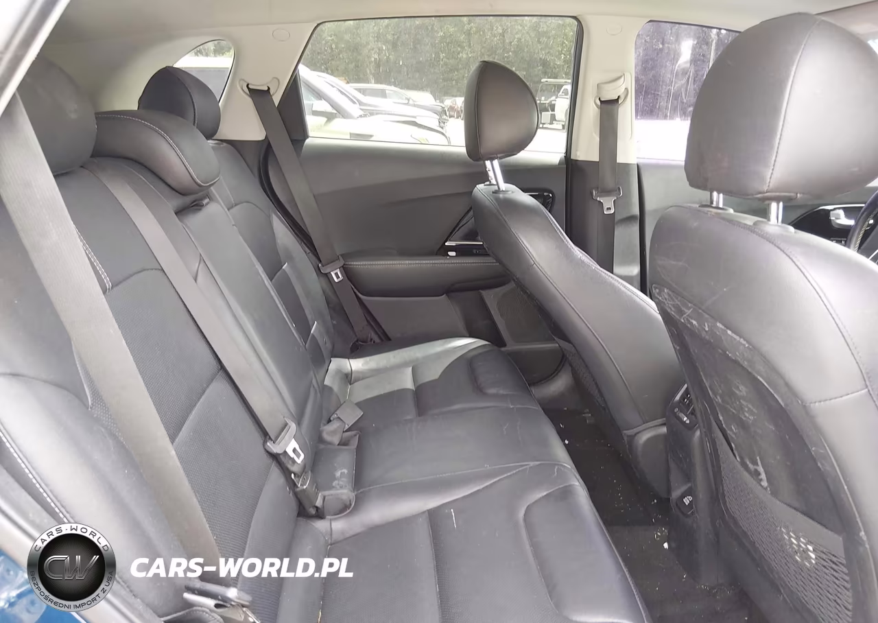2018 Kia Niro Touring VIN:KNDCE3LC2J5174405 - 8