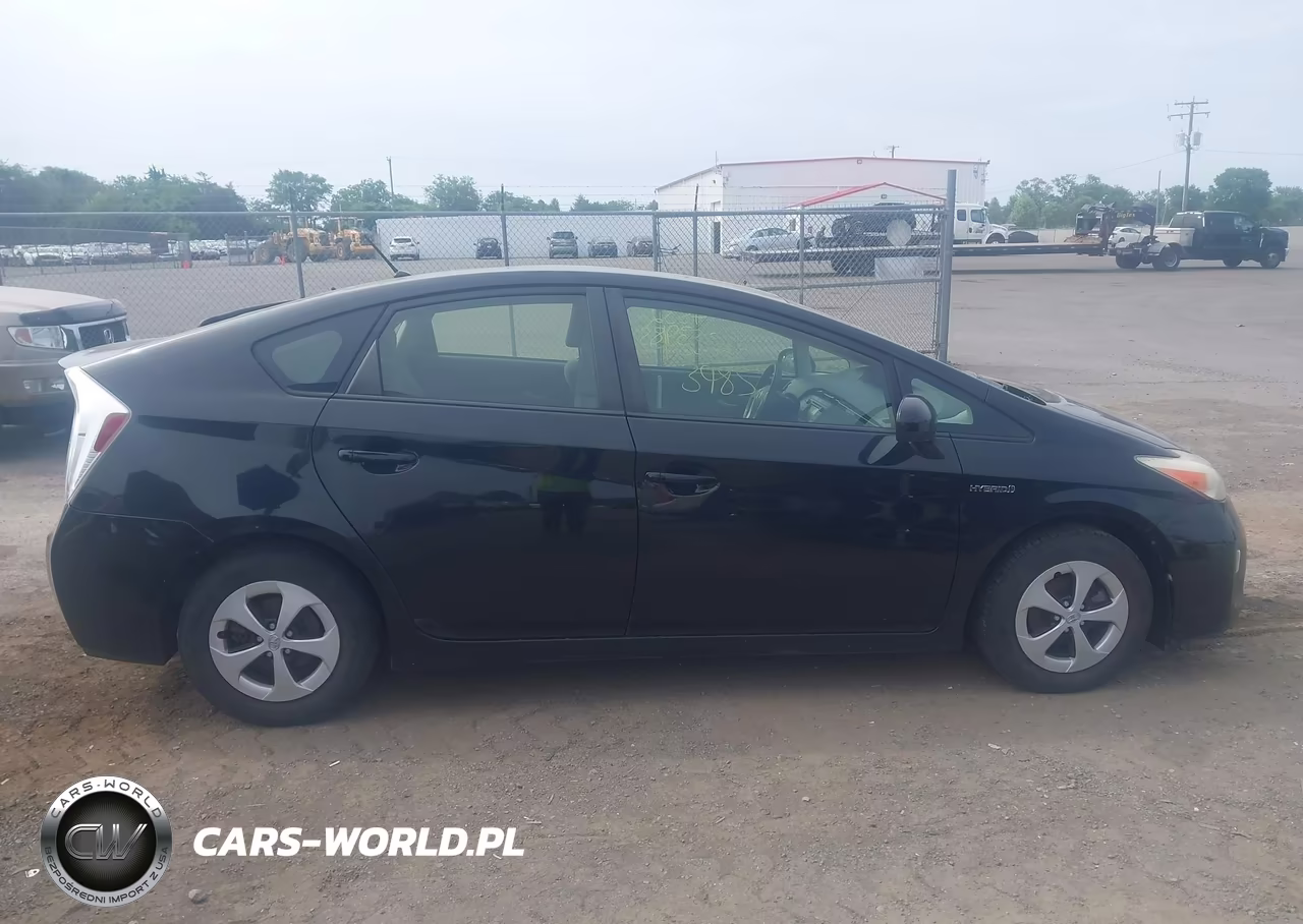 2013 Toyota Prius Two VIN:JTDKN3DU7D5577805 - 13
