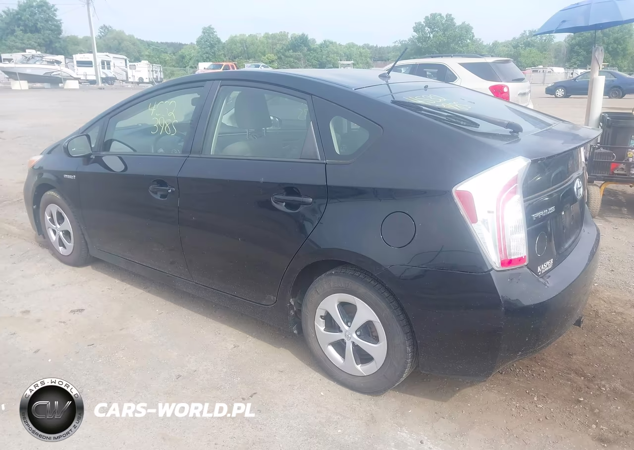 2013 Toyota Prius Two VIN:JTDKN3DU7D5577805 - 3