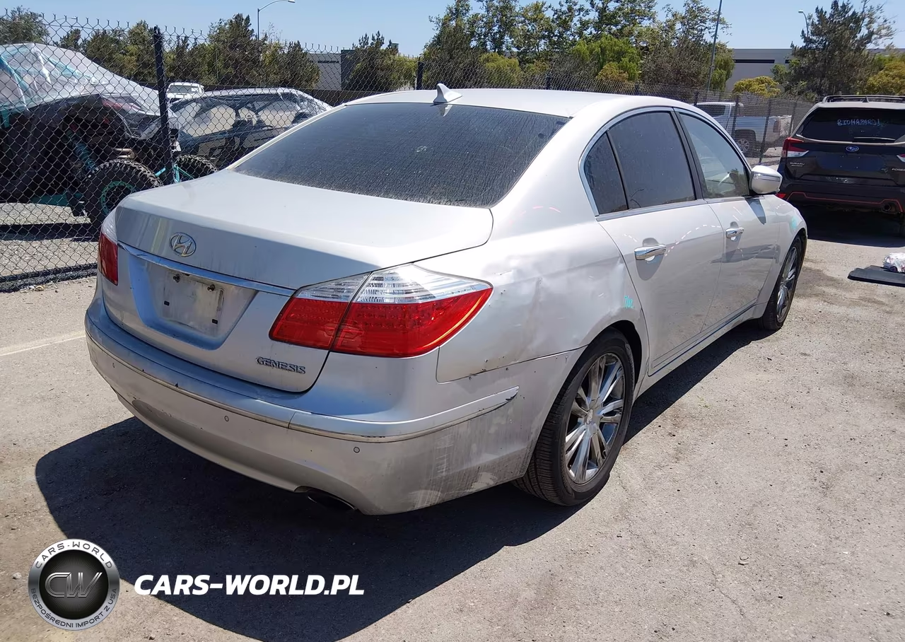 2011 Hyundai Genesis 3.8 VIN:KMHGC4DE9BU142308 - 4