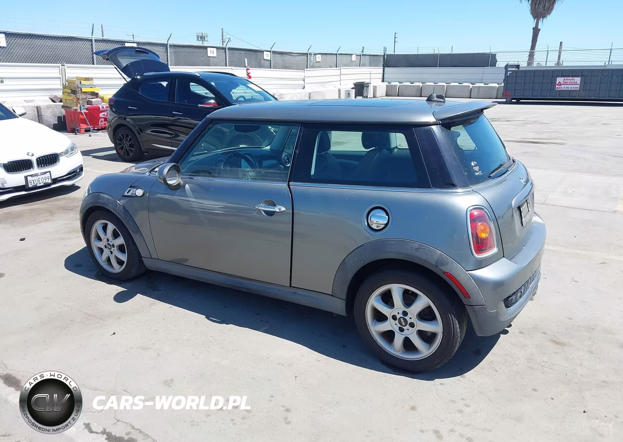 2009 Mini Cooper S VIN:WMWMF73549TW83412 - 3