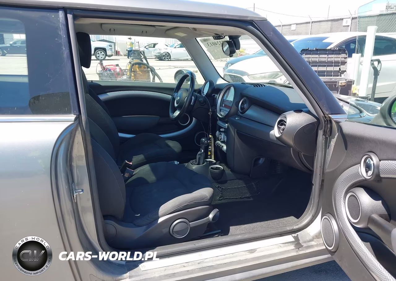 2009 Mini Cooper S VIN:WMWMF73549TW83412 - 5