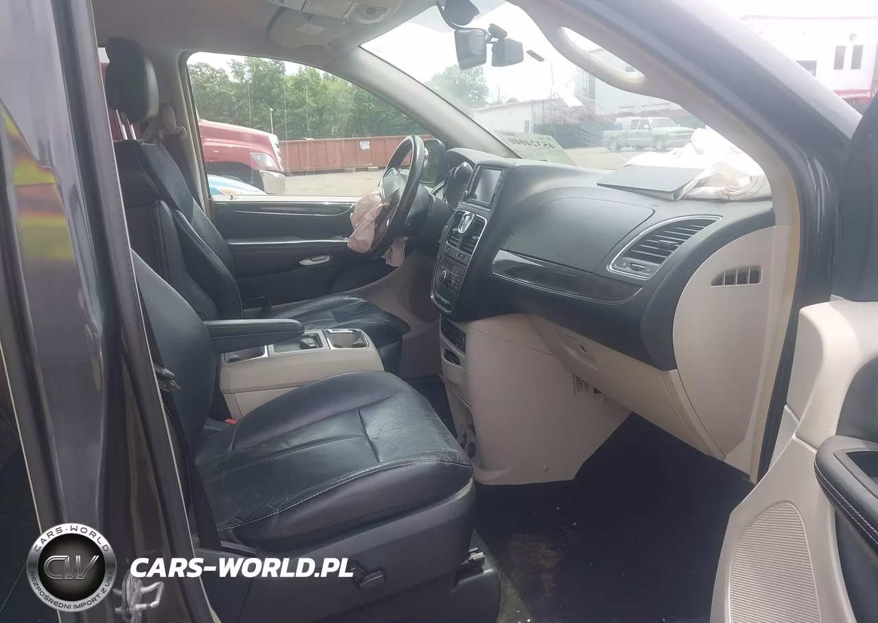 2011 Chrysler Town & Country Limited VIN:2A4RR6DG1BR683868 - 5