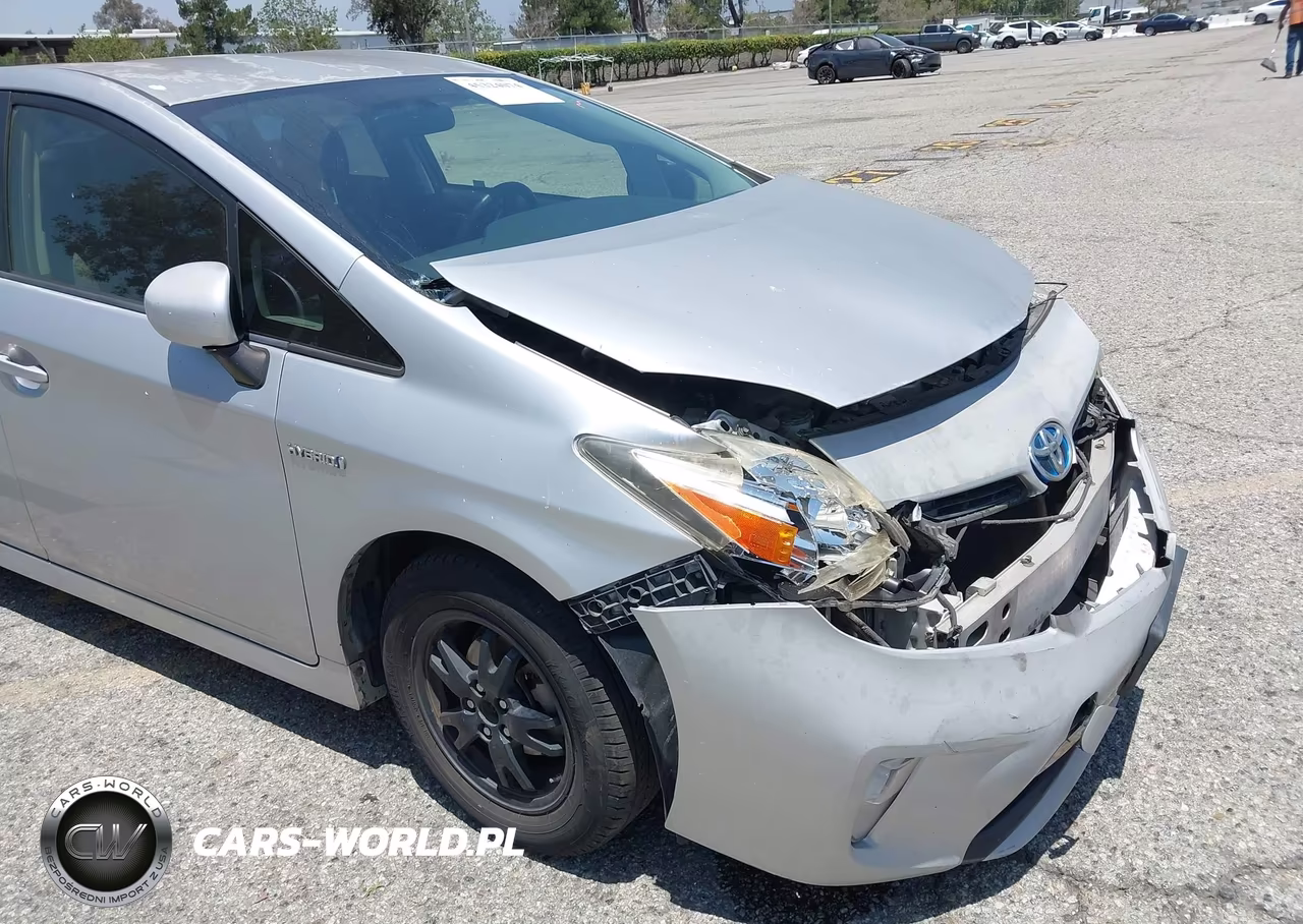 2013 Toyota Prius Two VIN:JTDKN3DU6D5623527 - 13