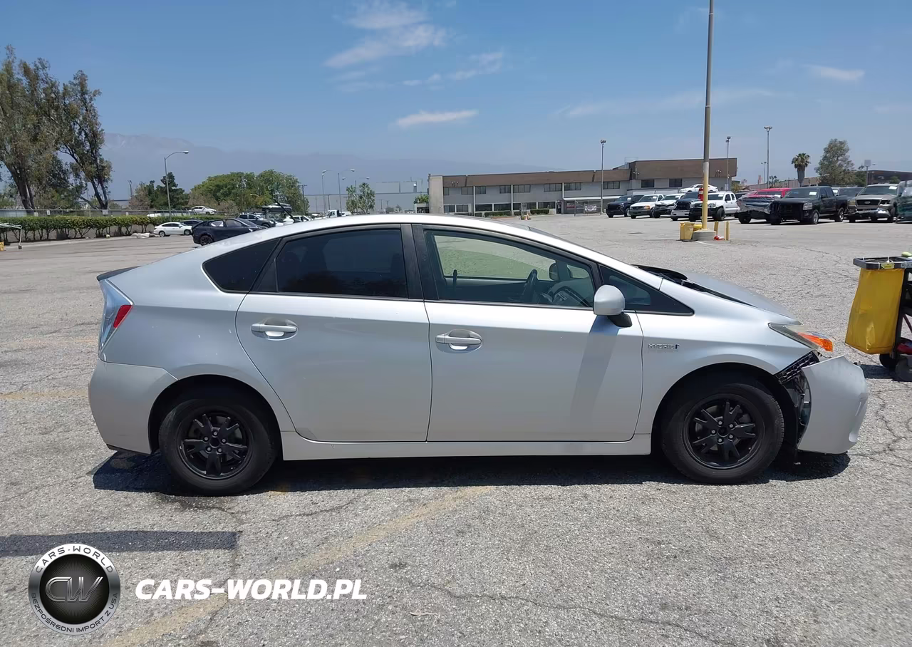 2013 Toyota Prius Two VIN:JTDKN3DU6D5623527 - 15