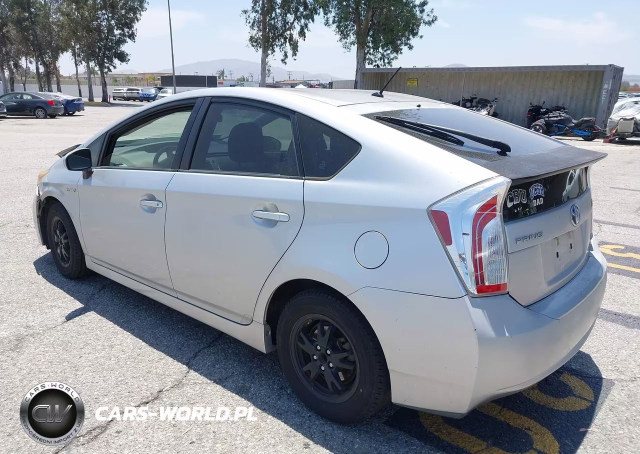 2013 Toyota Prius Two VIN:JTDKN3DU6D5623527 - 3