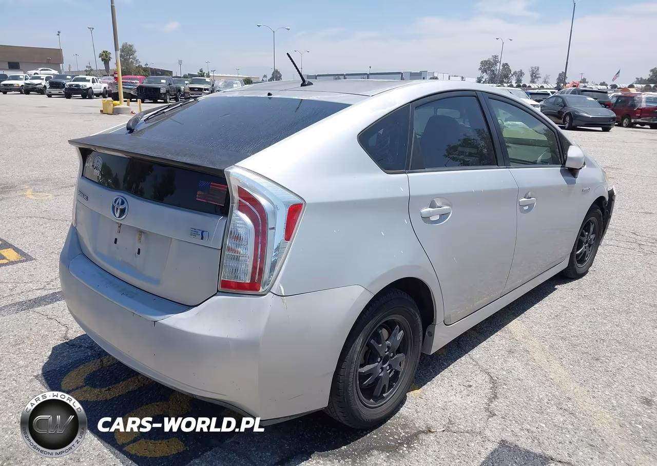 2013 Toyota Prius Two VIN:JTDKN3DU6D5623527 - 4