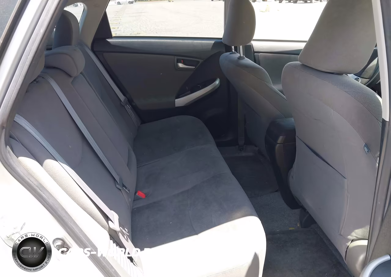 2013 Toyota Prius Two VIN:JTDKN3DU6D5623527 - 8