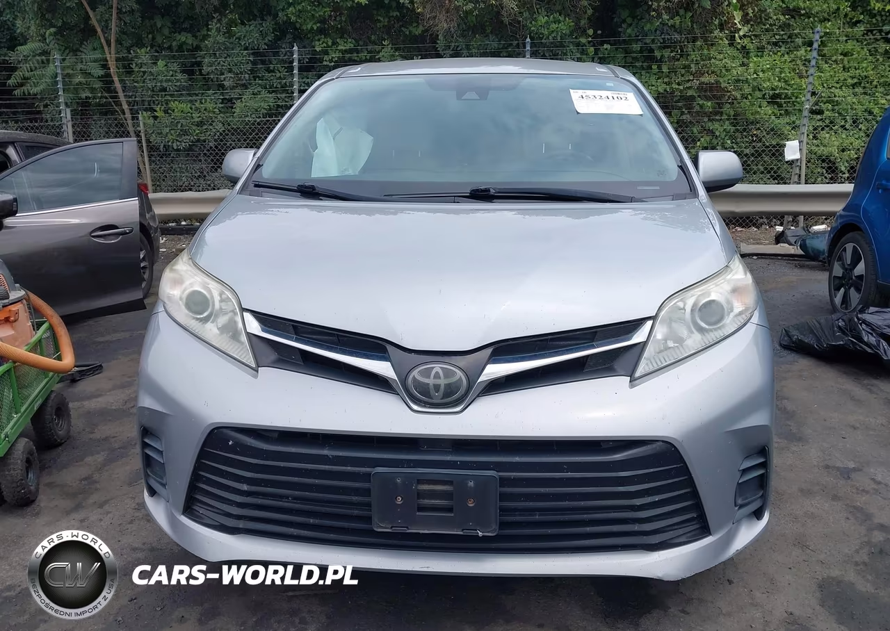 2018 Toyota Sienna Le 7 Passenger VIN:5TDJZ3DC0JS189425 - 12