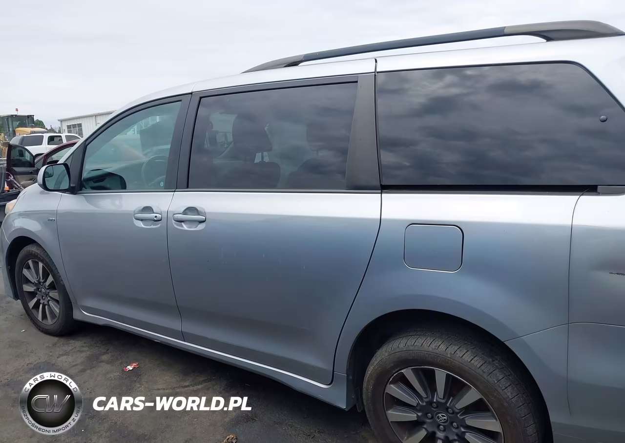 2018 Toyota Sienna Le 7 Passenger VIN:5TDJZ3DC0JS189425 - 14