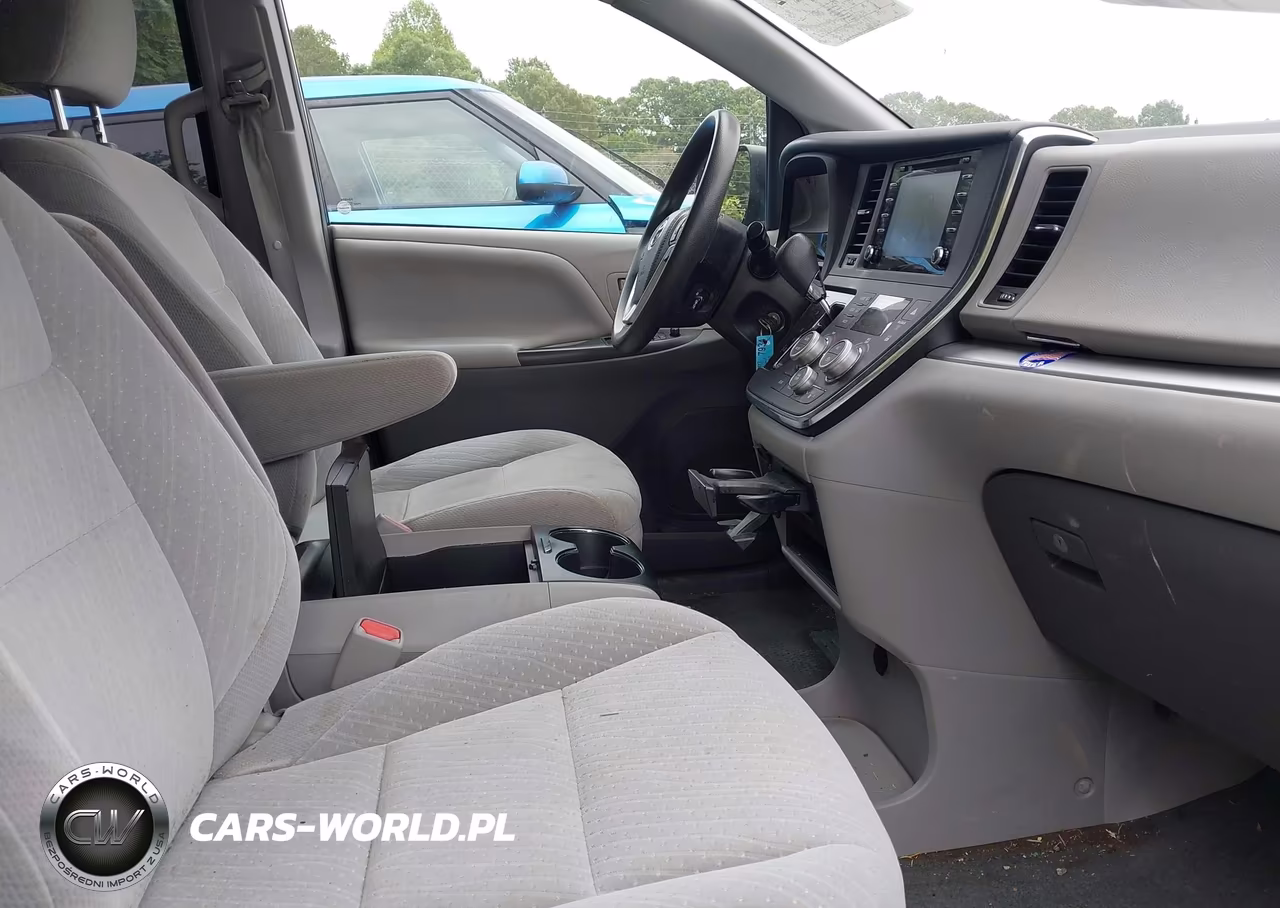 2018 Toyota Sienna Le 7 Passenger VIN:5TDJZ3DC0JS189425 - 5