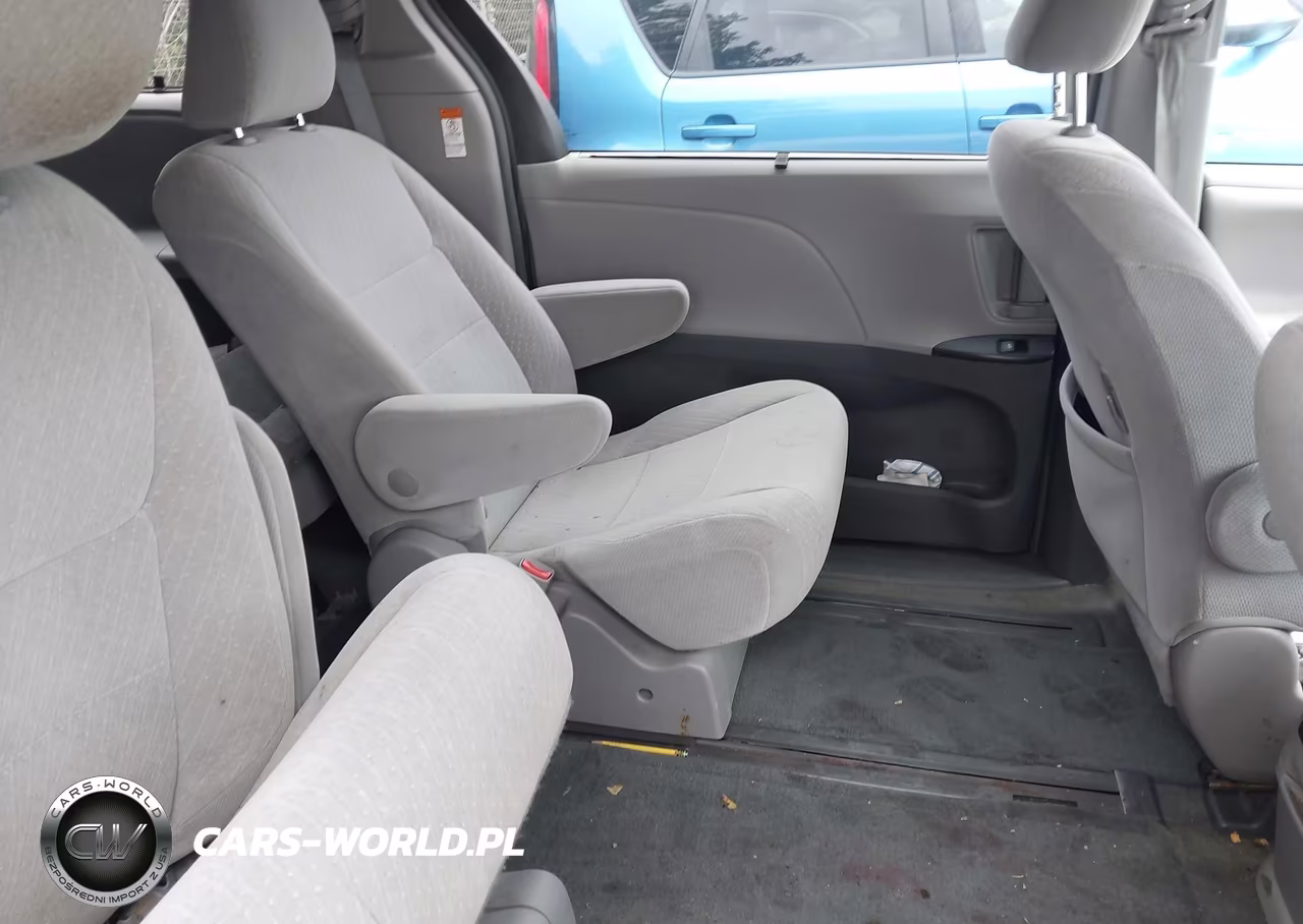 2018 Toyota Sienna Le 7 Passenger VIN:5TDJZ3DC0JS189425 - 8