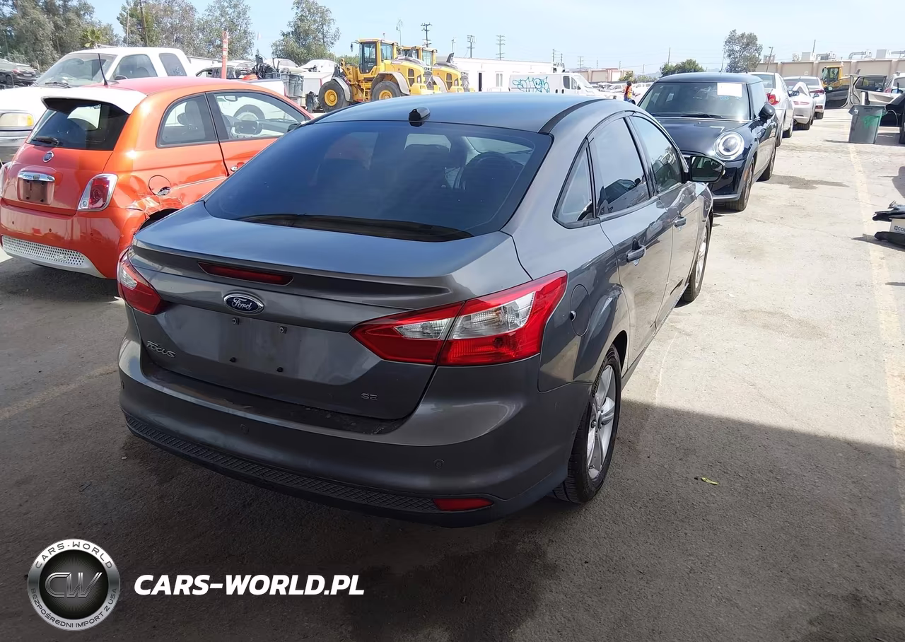 2014 Ford Focus Se VIN:1FADP3F25EL241748 - 4