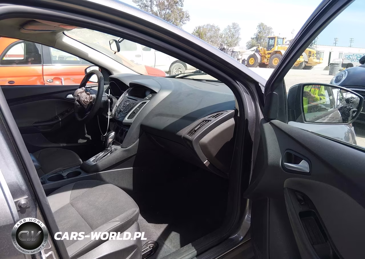 2014 Ford Focus Se VIN:1FADP3F25EL241748 - 5