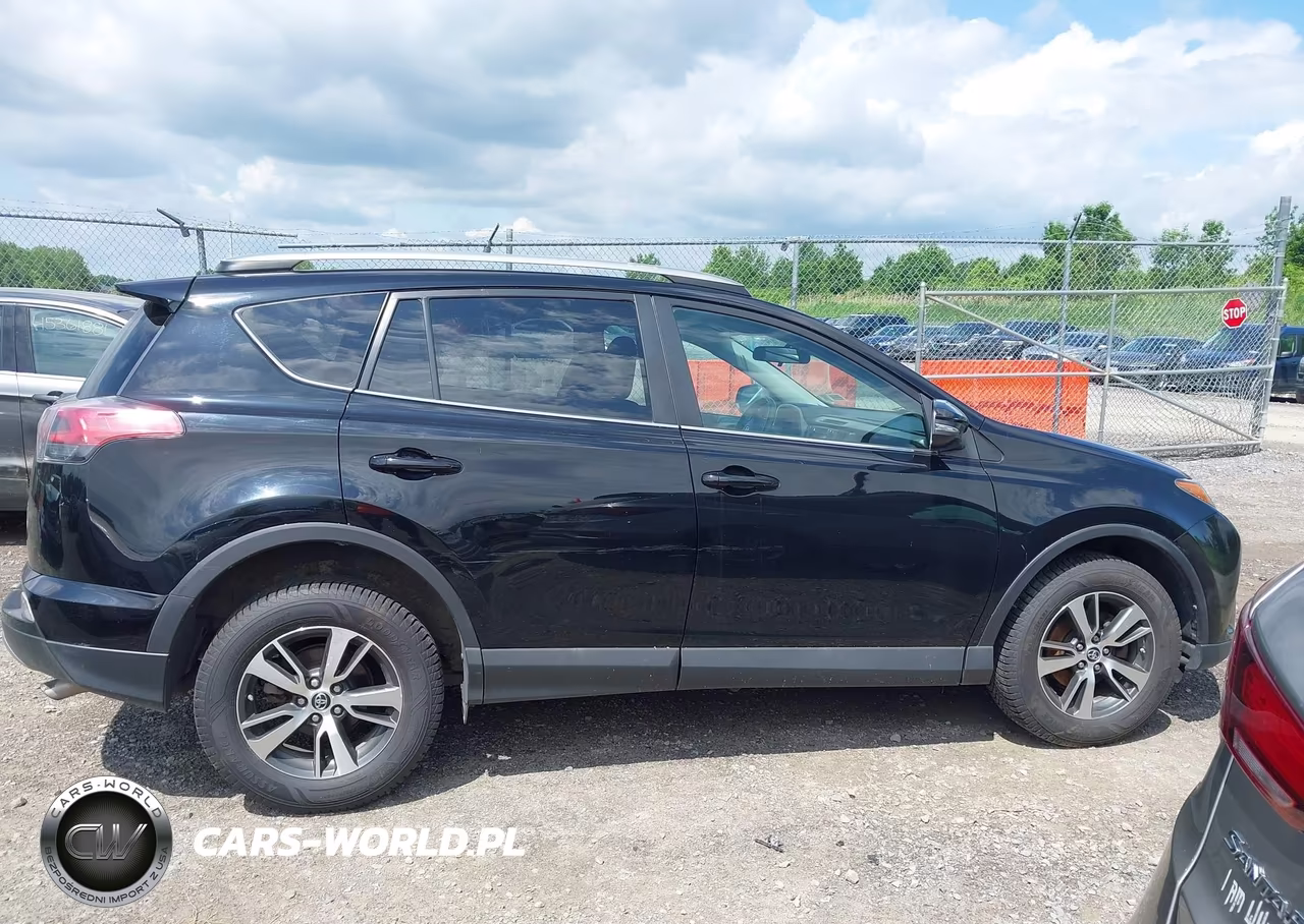 2018 Toyota Rav4 Xle VIN:2T3RFREV8JW840037 - 14