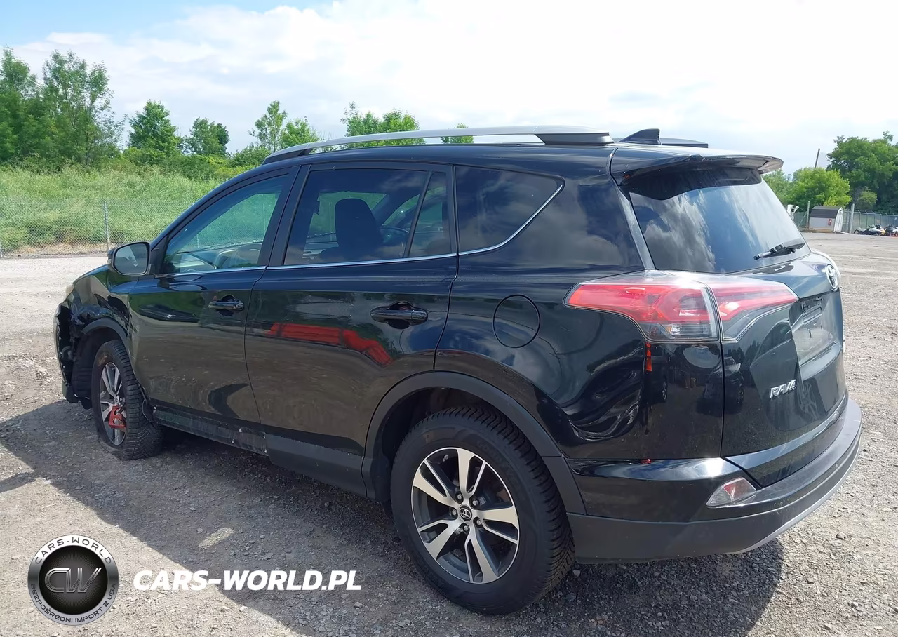 2018 Toyota Rav4 Xle VIN:2T3RFREV8JW840037 - 3