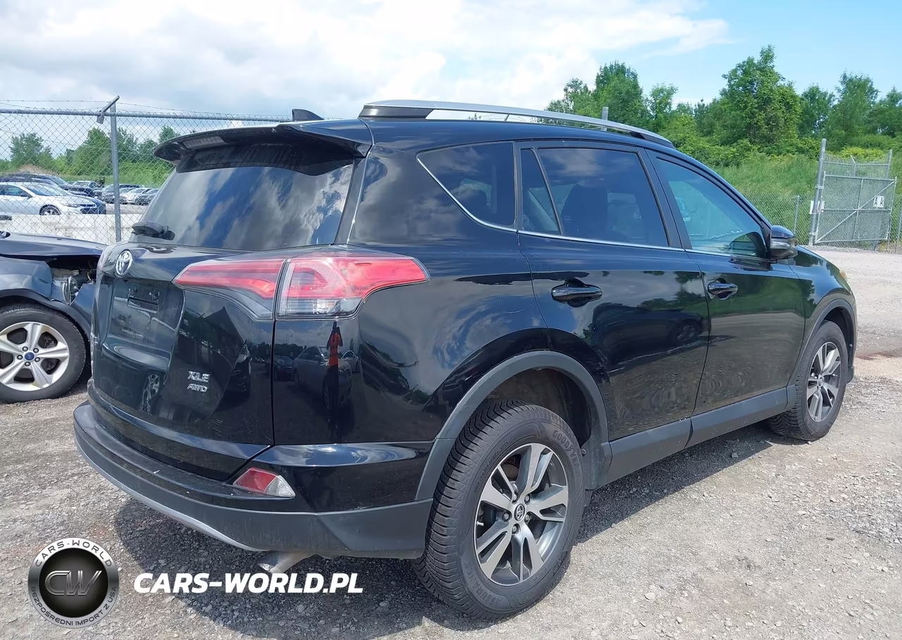 2018 Toyota Rav4 Xle VIN:2T3RFREV8JW840037 - 4