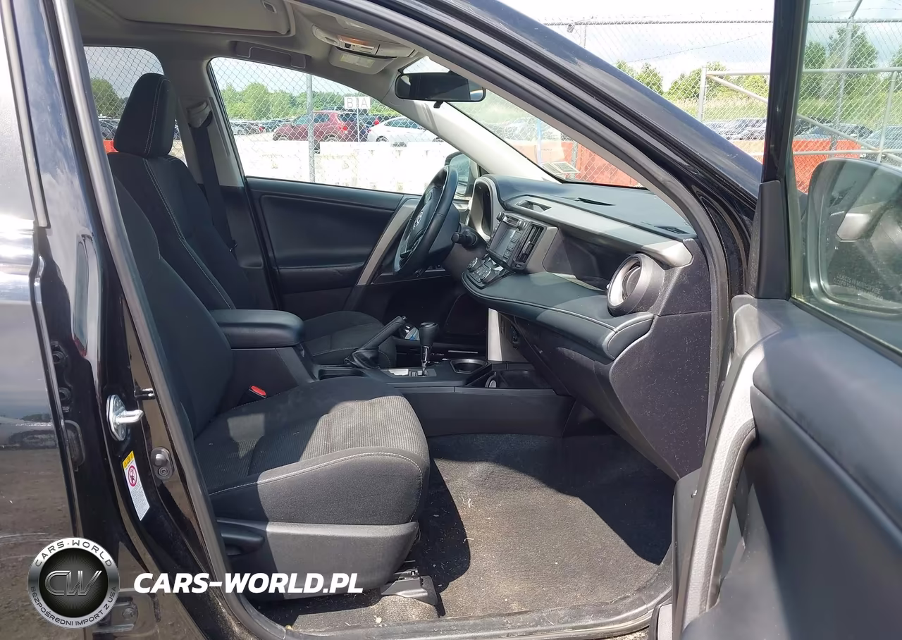 2018 Toyota Rav4 Xle VIN:2T3RFREV8JW840037 - 5