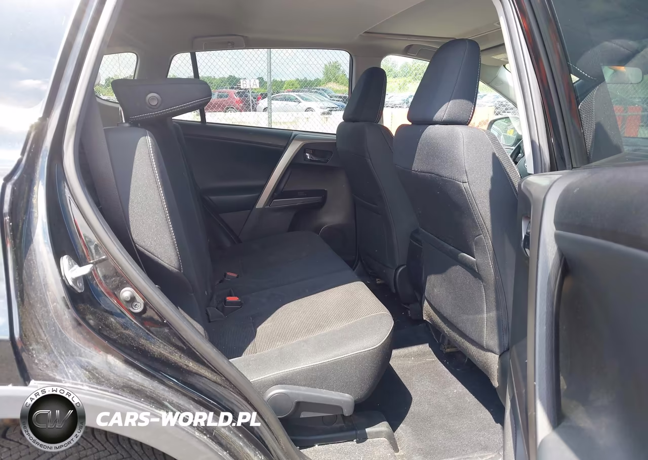 2018 Toyota Rav4 Xle VIN:2T3RFREV8JW840037 - 8
