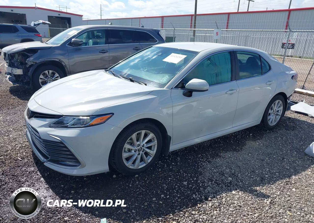 2022 Toyota Camry Le VIN:4T1C11AK2NU063726 - 2