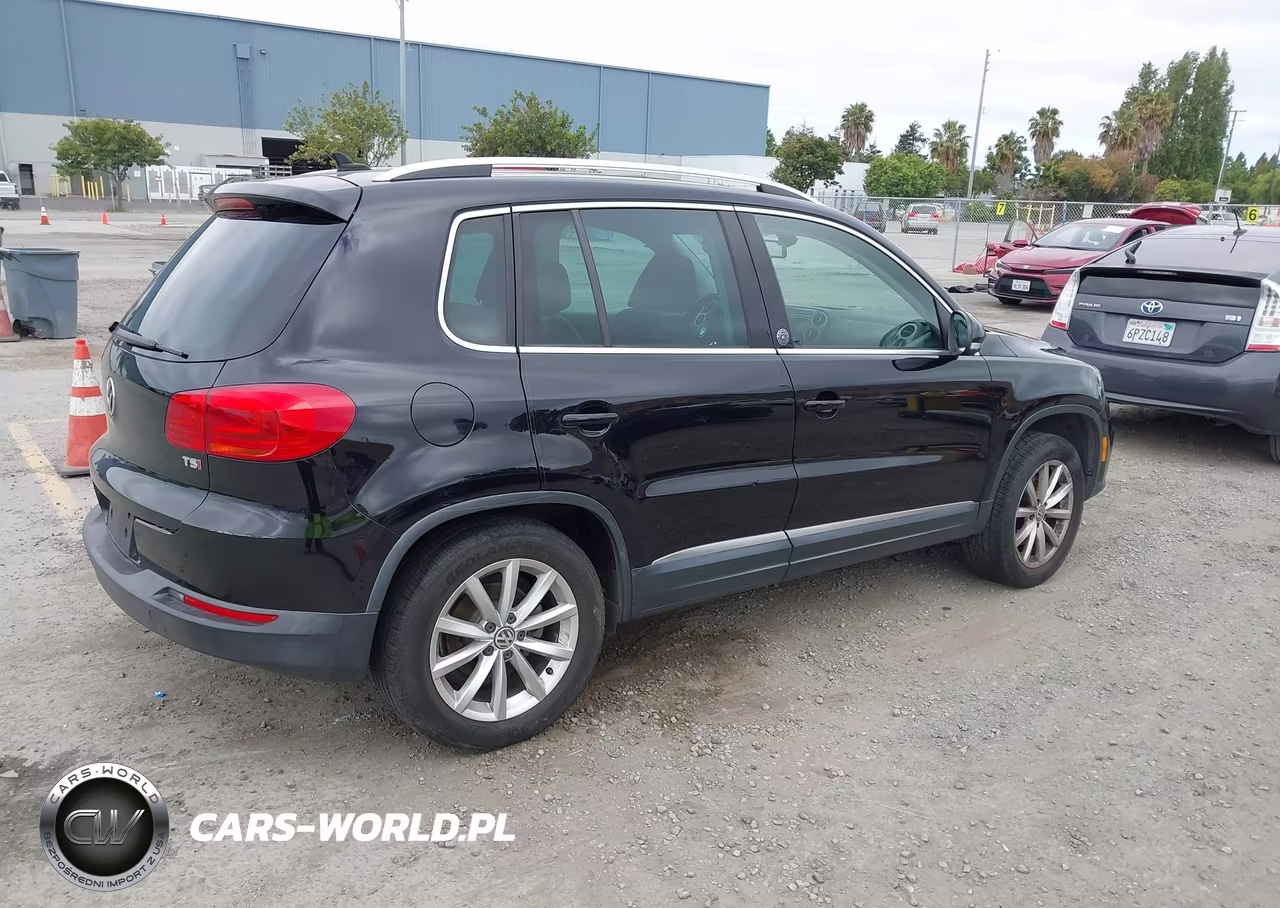 2017 Volkswagen Tiguan 2.0T Wolfsburg Edition VIN:WVGRV7AX4HK003203 - 4