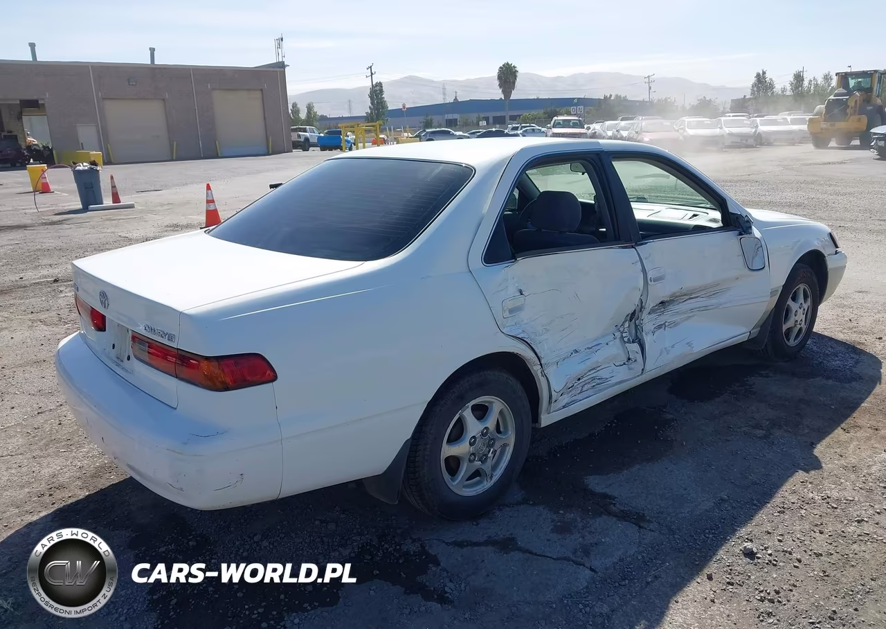 1999 Toyota Camry Le VIN:4T1BG22K0XU892392 - 4