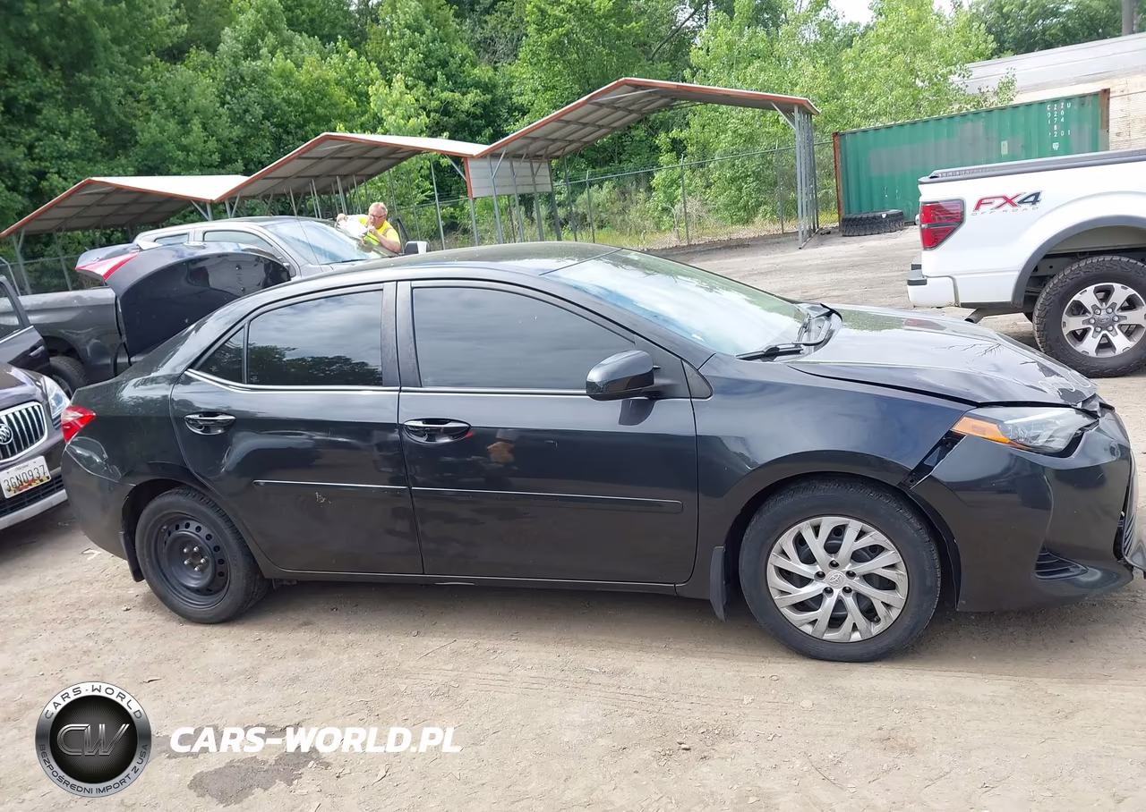 2018 Toyota Corolla Le VIN:2T1BURHE4JC015450 - 12