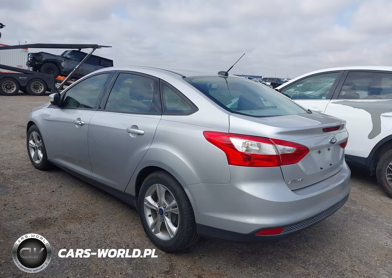 2014 Ford Focus Se VIN:1FADP3F22EL218430 - 3