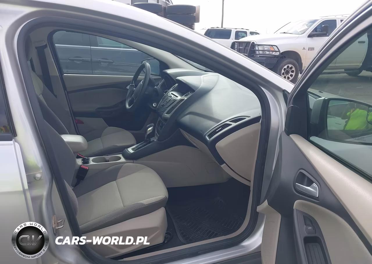 2014 Ford Focus Se VIN:1FADP3F22EL218430 - 5