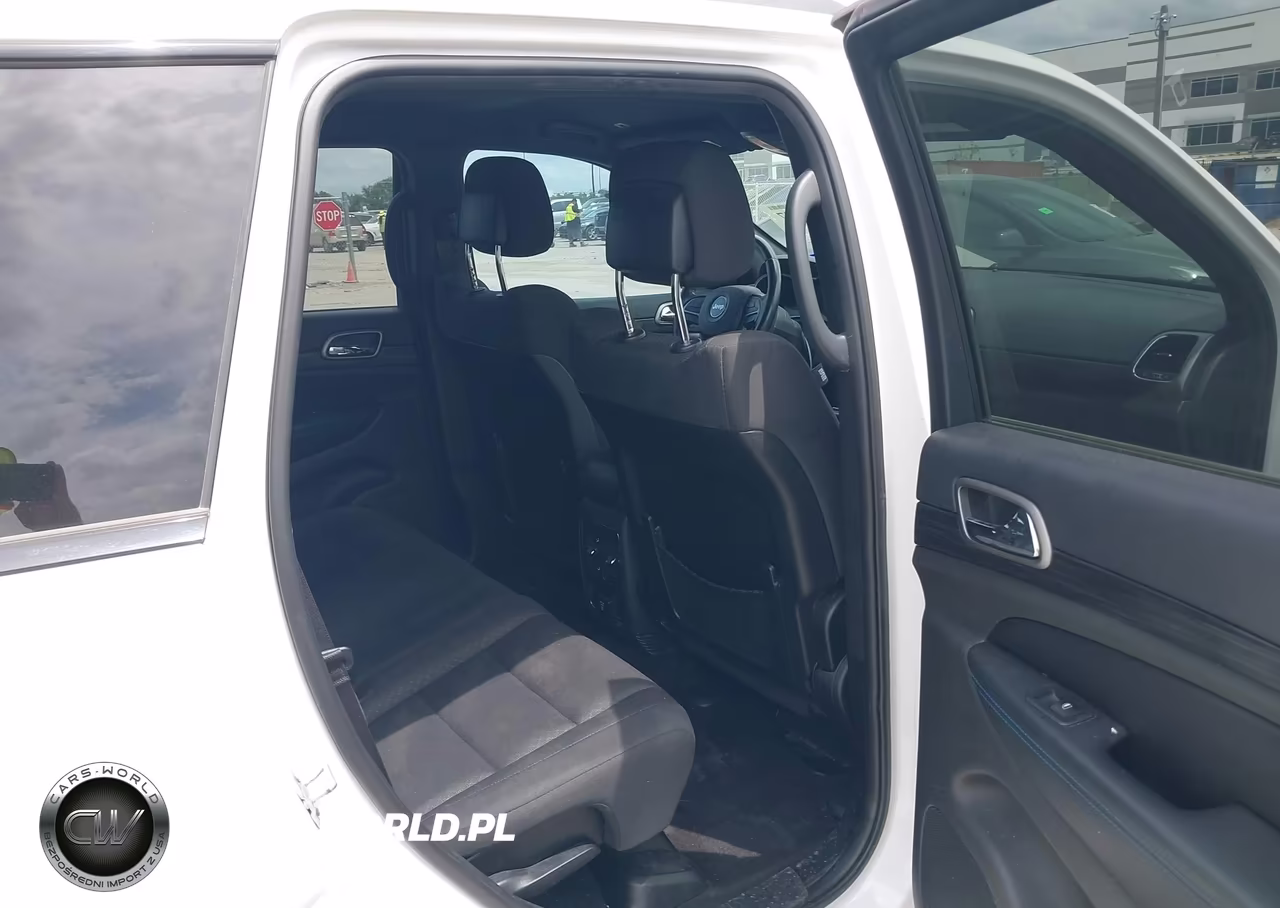 2019 Jeep Grand Cherokee Upland 4X2 VIN:1C4RJEAG4KC580528 - 8