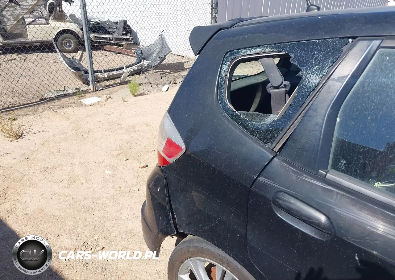 2010 Honda Fit Sport VIN:JHMGE8H45AC004288 - 14