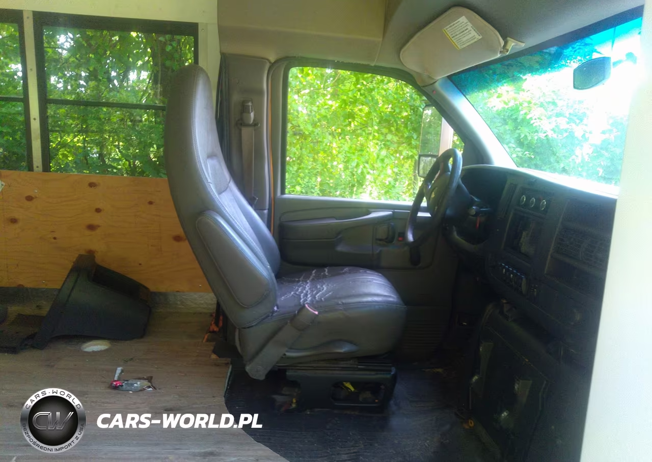 2011 Chevrolet Express Cutaway Diesel VIN:1GB3G3BL7B1164610 - 5