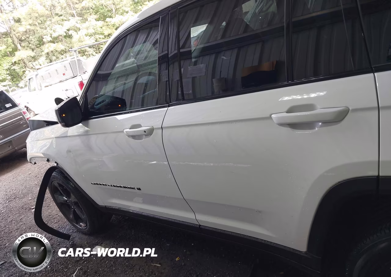 2023 Jeep Grand Cherokee Altitude 4X4 VIN:1C4RJHAG2PC645983 - 15