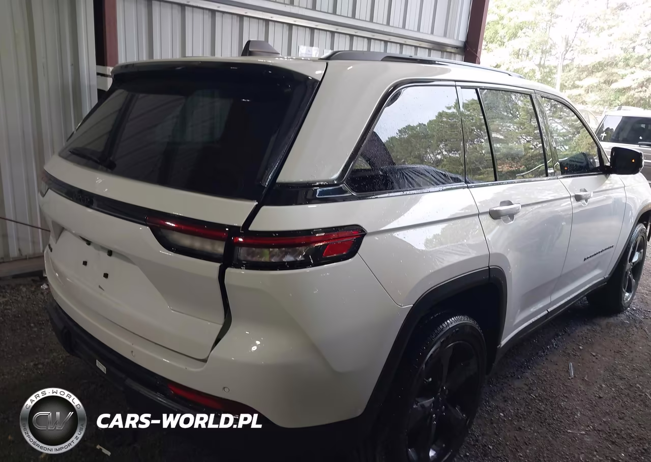 2023 Jeep Grand Cherokee Altitude 4X4 VIN:1C4RJHAG2PC645983 - 4