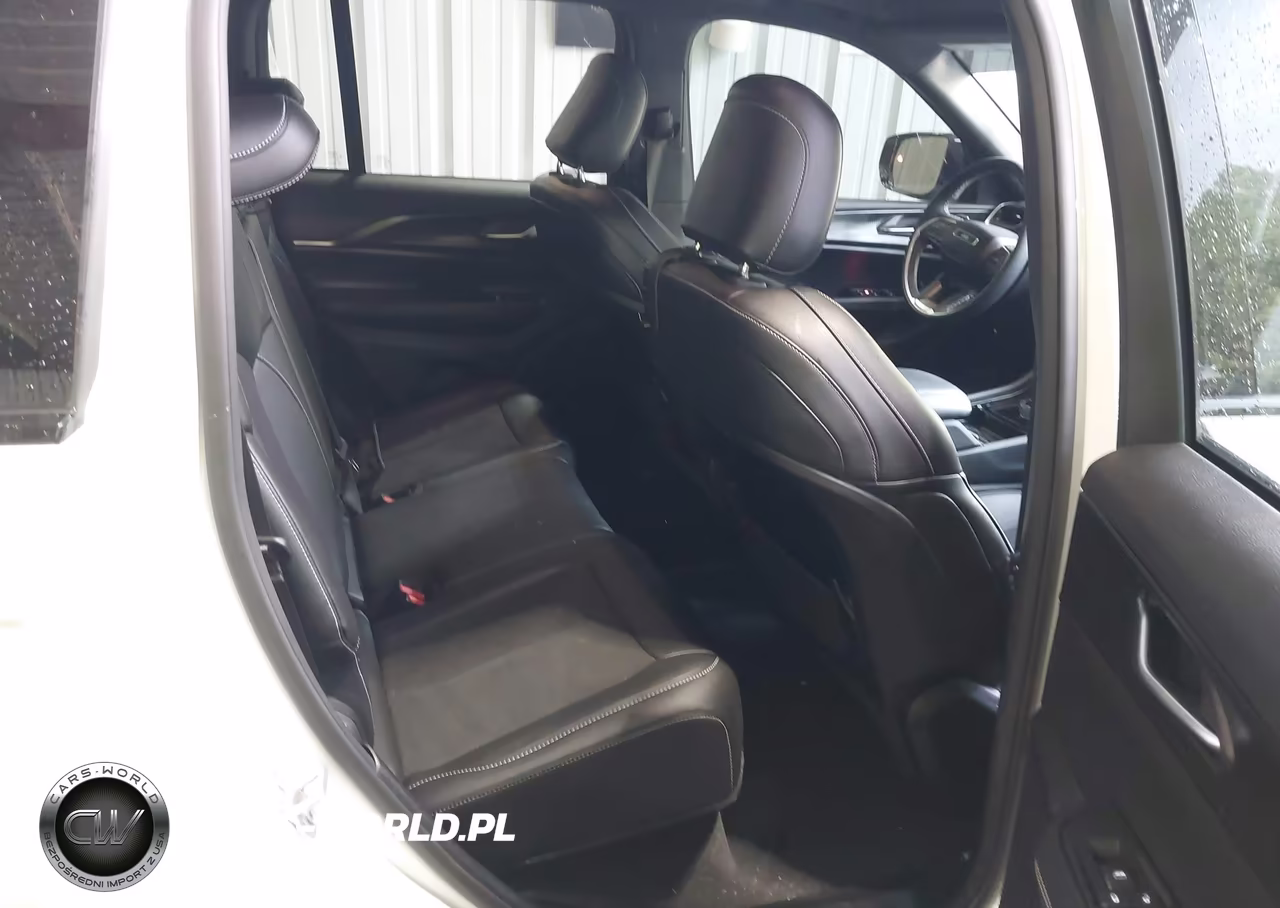 2023 Jeep Grand Cherokee Altitude 4X4 VIN:1C4RJHAG2PC645983 - 8