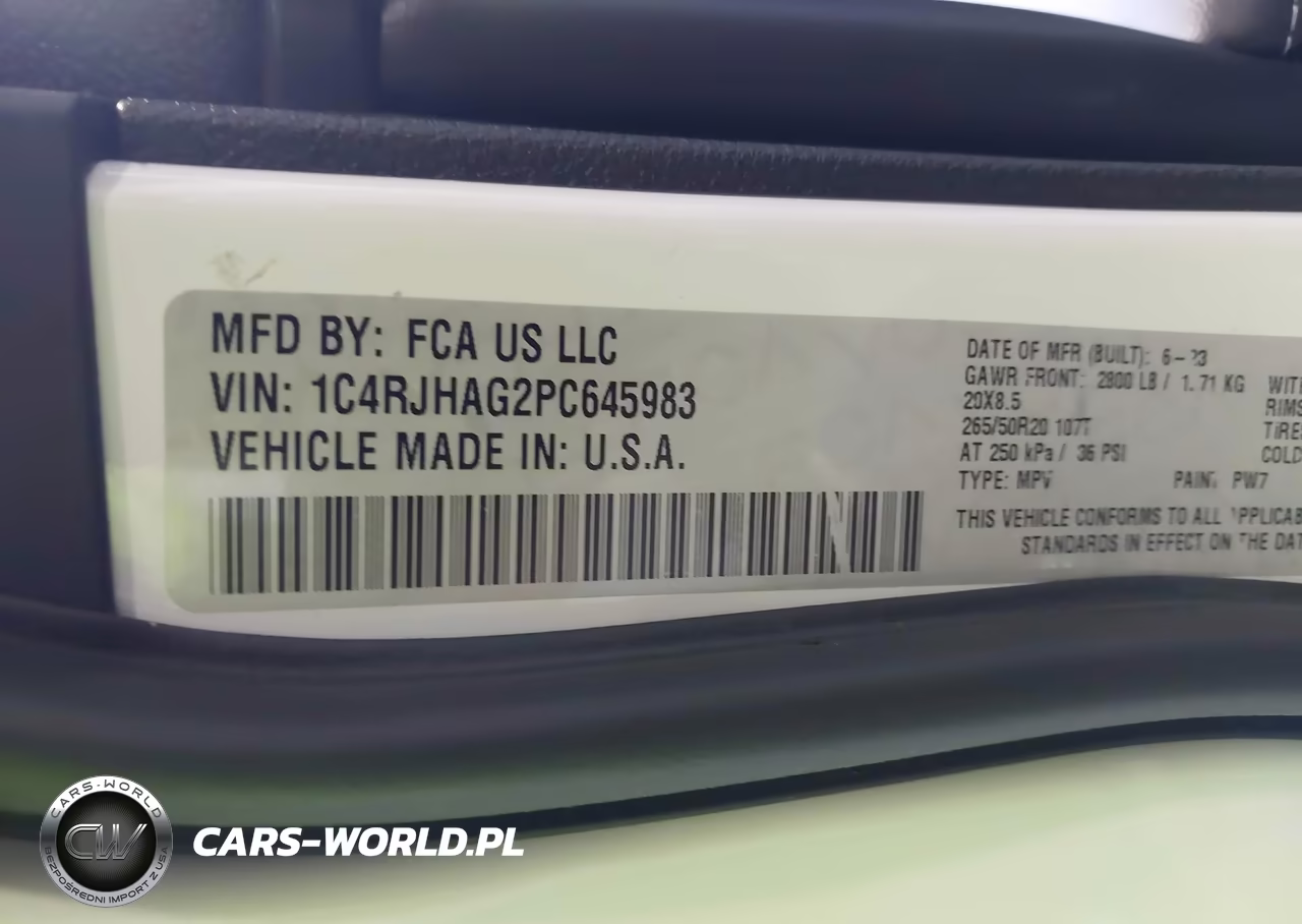 2023 Jeep Grand Cherokee Altitude 4X4 VIN:1C4RJHAG2PC645983 - 9