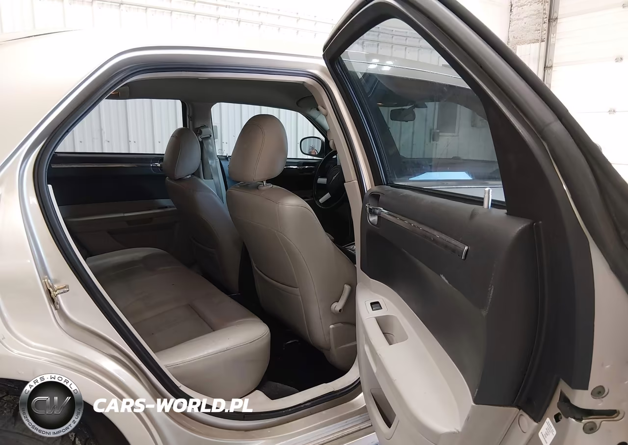 2007 Chrysler 300 Touring VIN:2C3KA53G97H629584 - 8