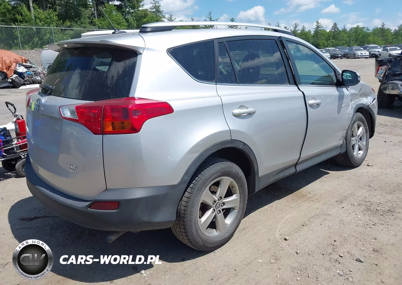 2015 Toyota Rav4 Xle VIN:2T3RFREV4FW372041 - 4