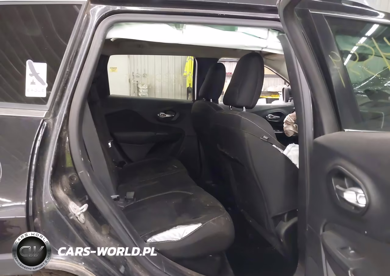 2015 Jeep Cherokee Latitude VIN:1C4PJMCSOFW739441 - 8
