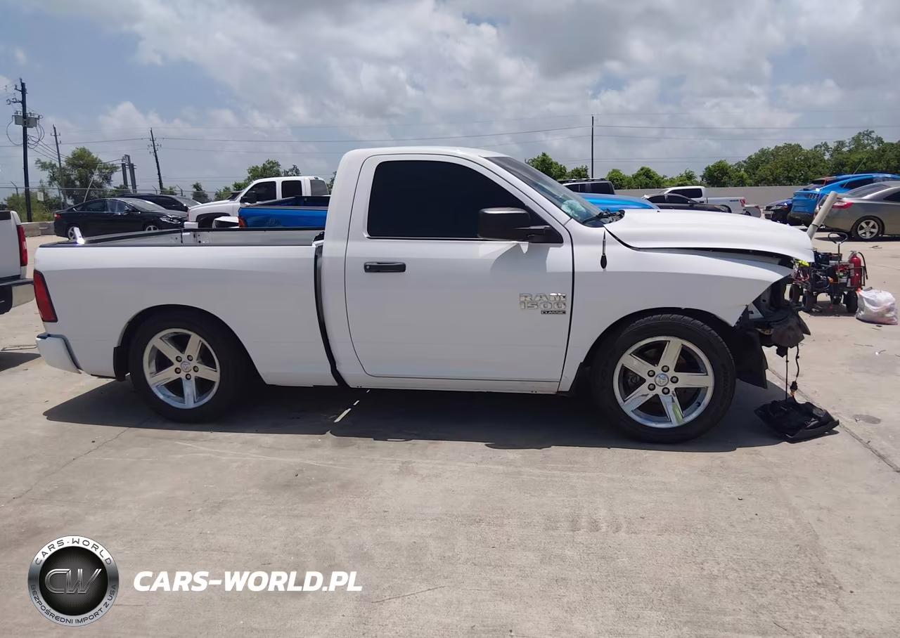 2019 Ram 1500 Classic Express 4X2 6'4 Box VIN:3C6JR6AG6KG729988 - 13