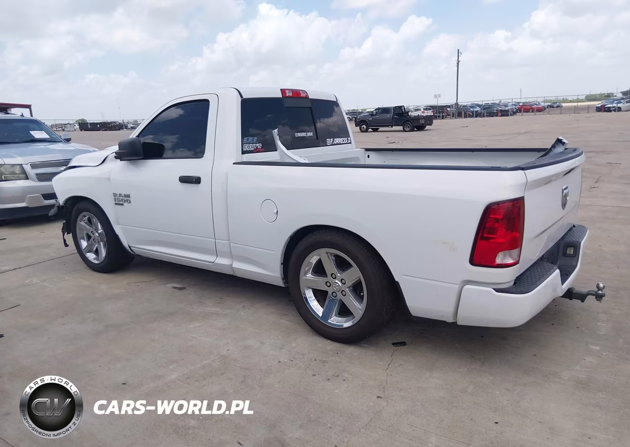 2019 Ram 1500 Classic Express 4X2 6'4 Box VIN:3C6JR6AG6KG729988 - 14