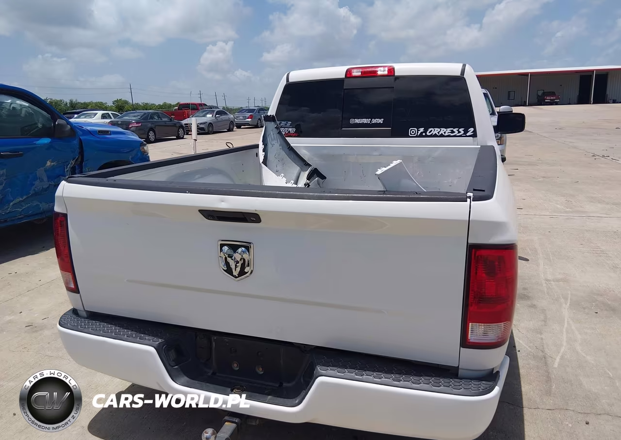2019 Ram 1500 Classic Express 4X2 6'4 Box VIN:3C6JR6AG6KG729988 - 16